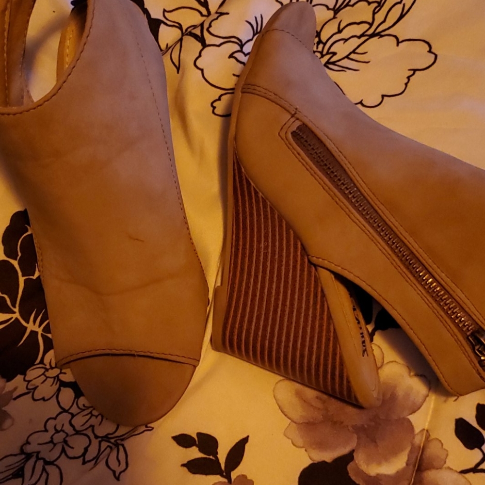Shoes - Picture 4 of 4